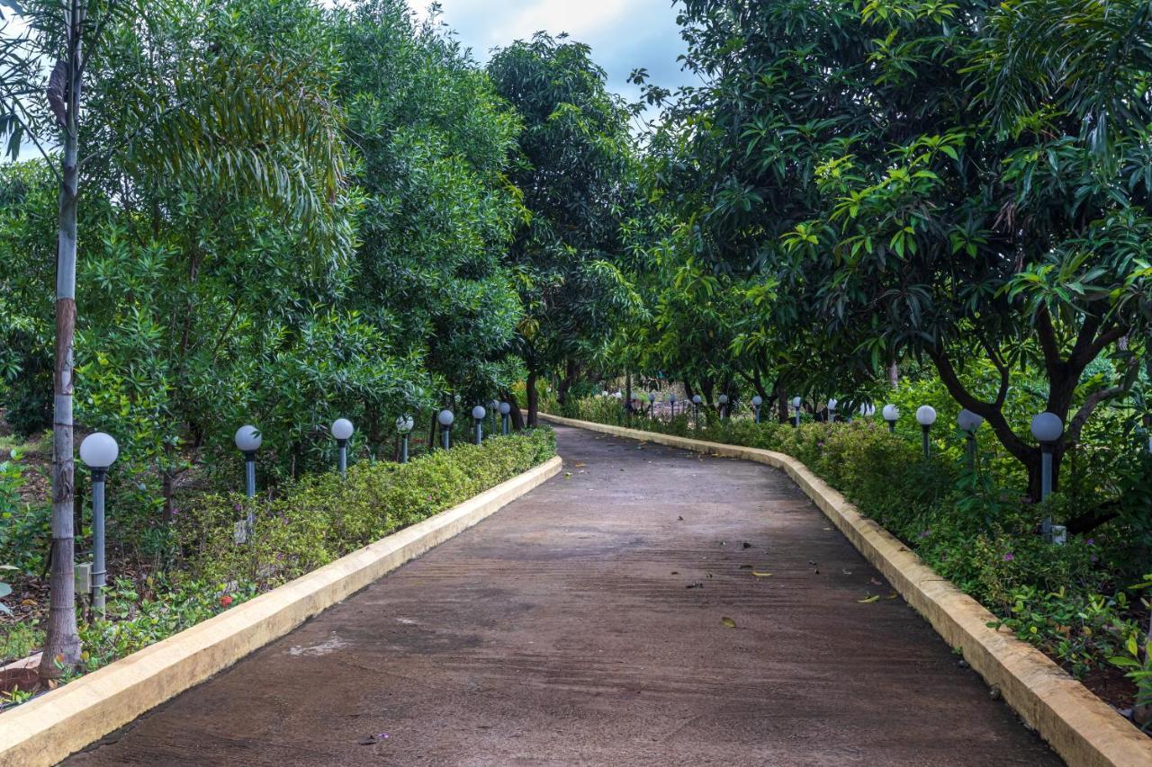 Saffronstays Odyssey, Karjat - 10 Acres Pet-Friendly Estate With Swimming Pool Chinchavli Екстер'єр фото